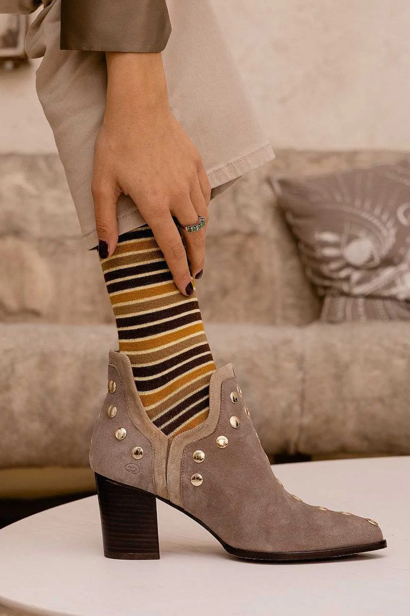 Mujer MICUIR Punky Boots-Punky Boots Ante Beige Con Tacón Tachas Oro 7Cm